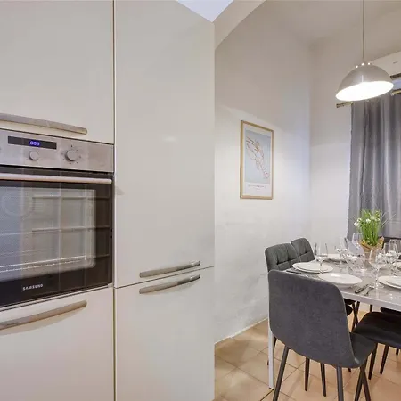 Apartamento Steps From Seafront & Ferries *