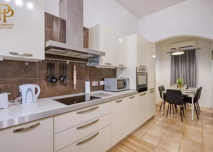 Steps From Seafront & Ferries Sliema