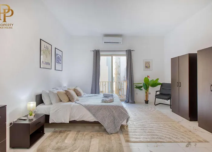 Steps From Seafront & Ferries Appartement *