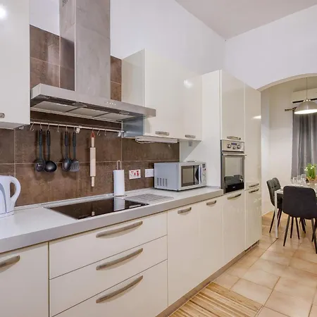 Steps From Seafront & Ferries Sliema