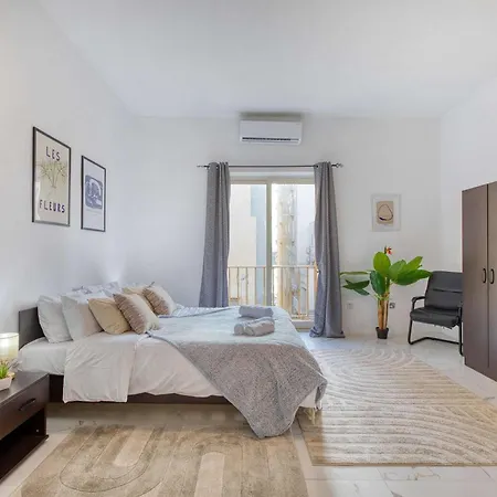 Steps From Seafront & Ferries Daire *