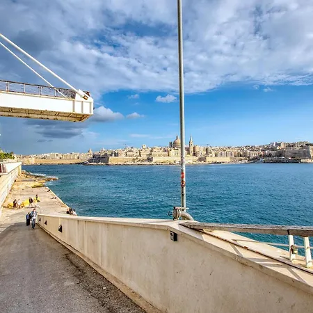 Steps From Seafront & Ferries Apartamento Sliema
