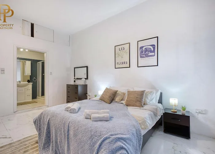 Steps From Seafront & Ferries Apartamento