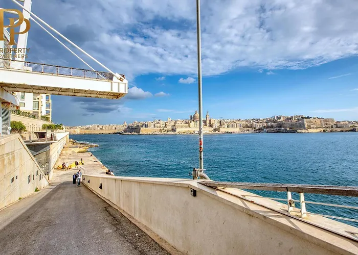 Steps From Seafront & Ferries Lägenhet Sliema