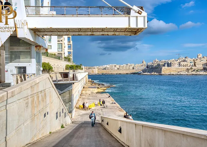 Steps From Seafront & Ferries Sliema